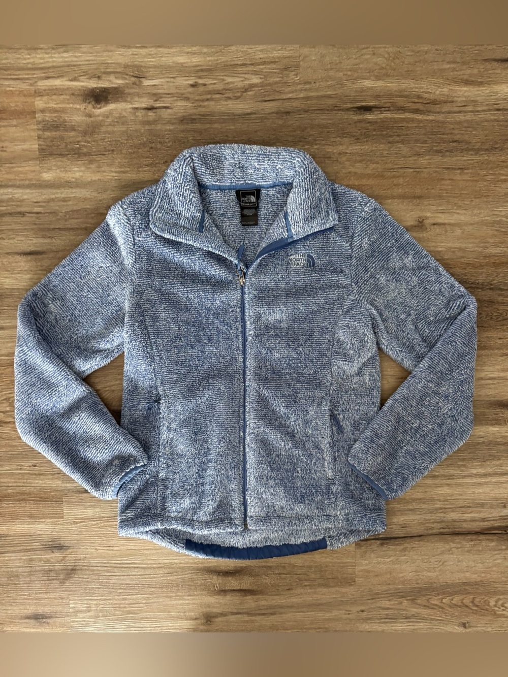North Face Medium M fleece Osito full zip women’s jacket. 2 zip pocket front.